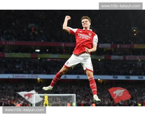 英超狂飙：圣詹姆斯的黑白怒吼与狼群的荒野奇袭